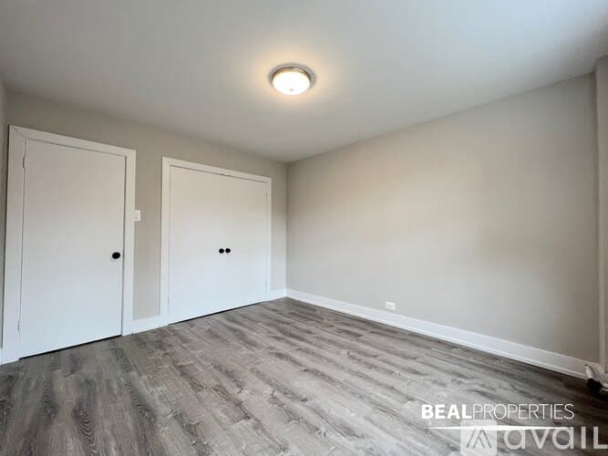 Chicago Condo: 445 W Wellington Ave