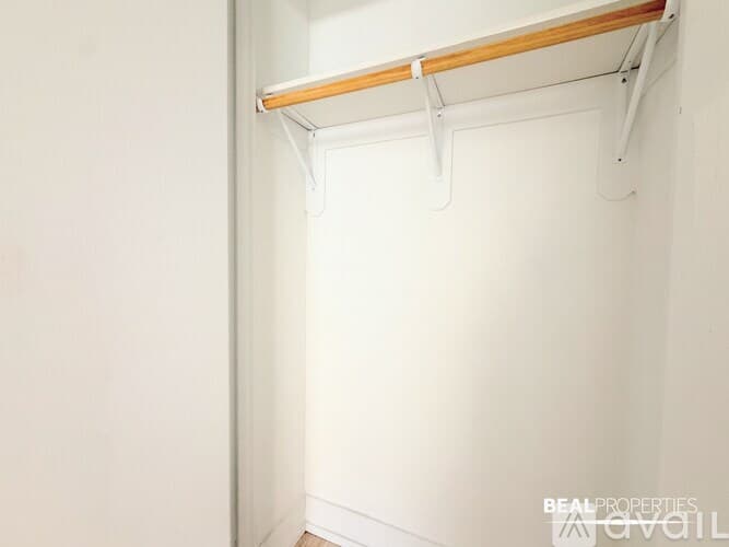 Chicago Condo: 445 W Wellington Ave