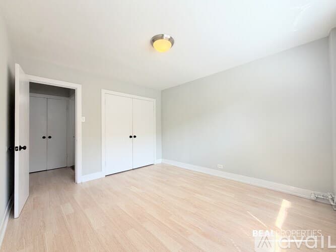 Chicago Condo: 445 W Wellington Ave