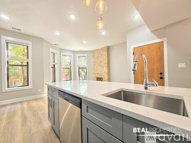 Chicago Condo: 438 W Belden Ave