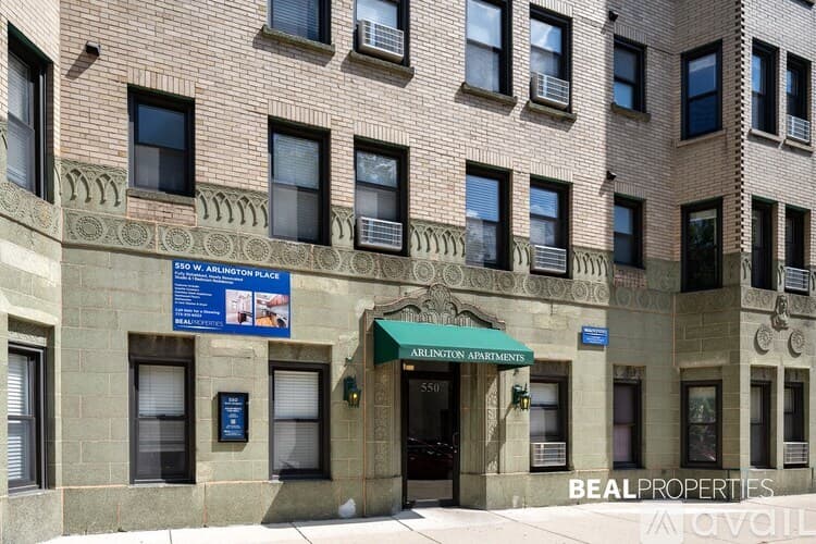 Chicago Condo: 550 W Arlington Pl