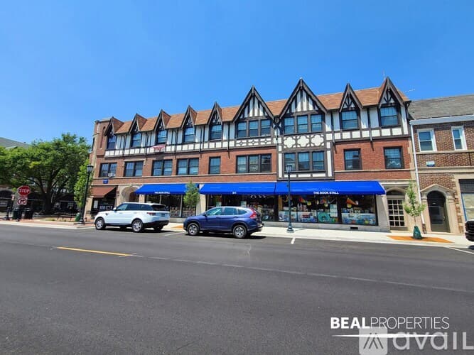 Winnetka Condo: 811 Elm St