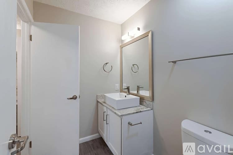 Carnot-Moon Apartment: 916 Beaver Grade Road