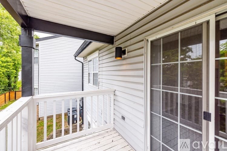 Carnot-Moon Apartment: 916 Beaver Grade Road