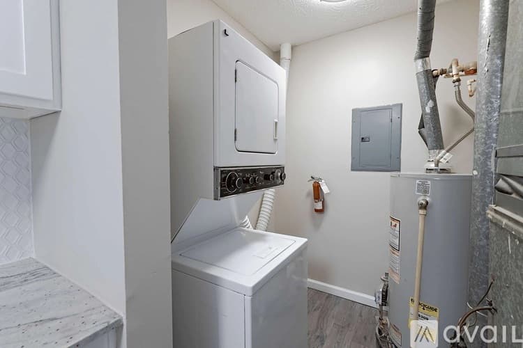 Carnot-Moon Apartment: 916 Beaver Grade Road