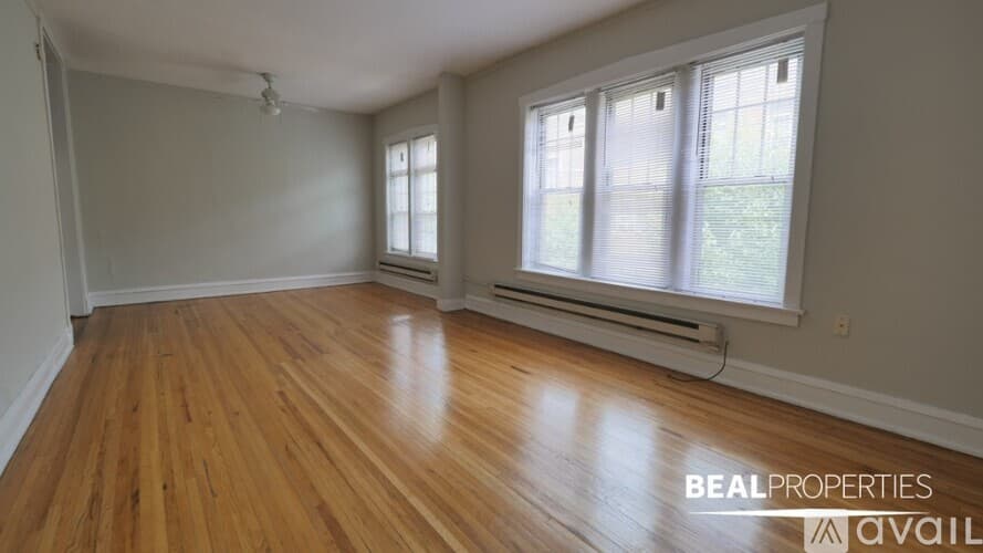 Chicago Condo: 628 W Barry Ave