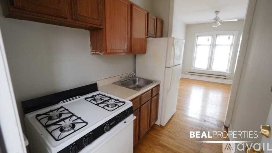Chicago Condo: 628 W Barry Ave