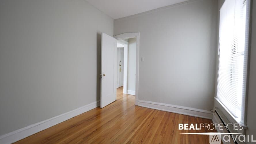 Chicago Condo: 628 W Barry Ave