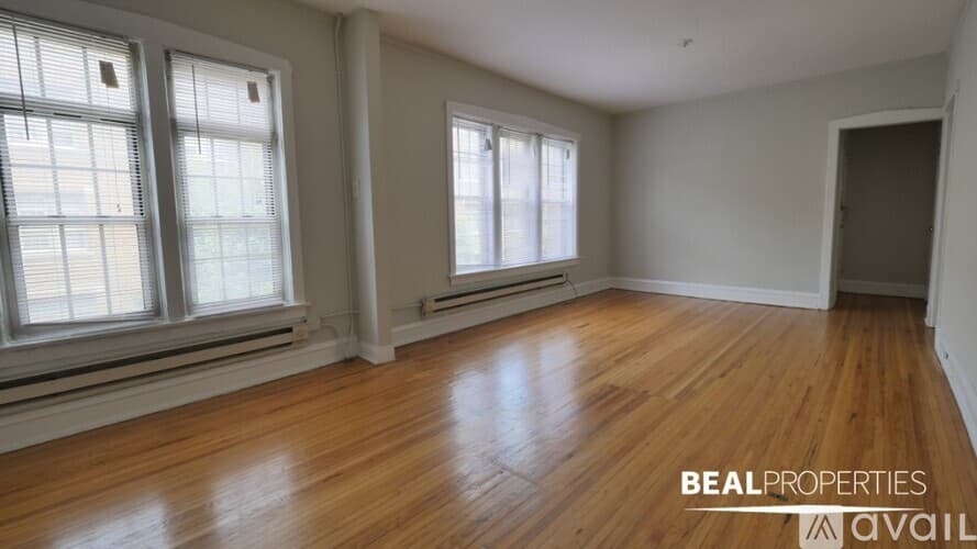 Chicago Condo: 628 W Barry Ave