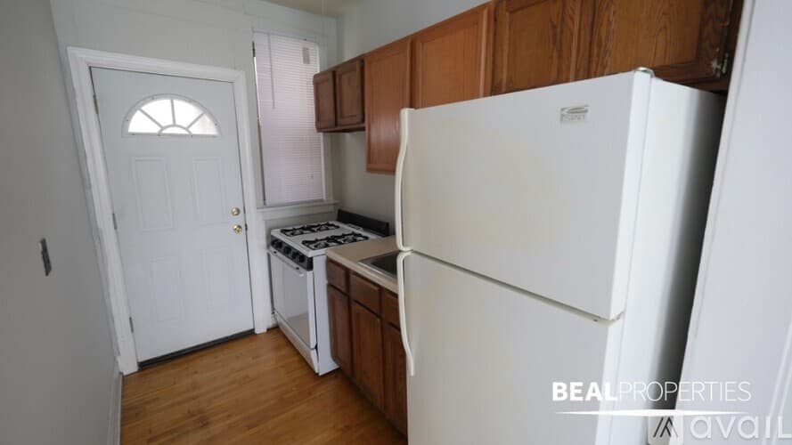 Chicago Condo: 628 W Barry Ave