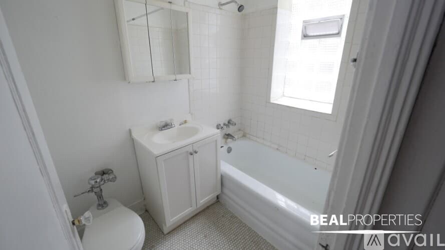 Chicago Condo: 628 W Barry Ave