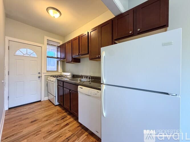 Chicago Condo: 628 W Barry Ave