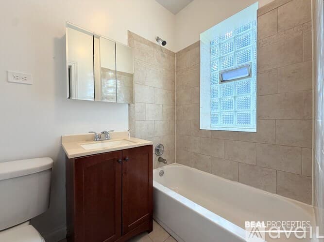 Chicago Condo: 628 W Barry Ave