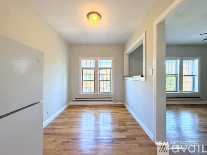 Chicago Condo: 628 W Barry Ave