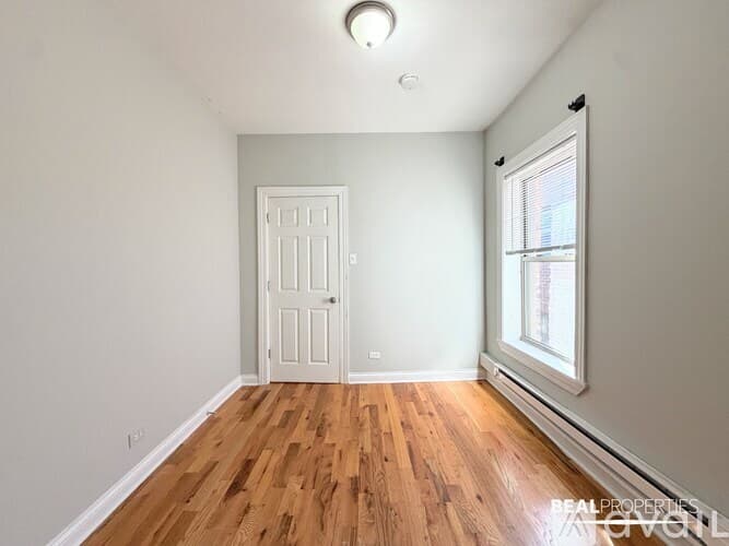 Chicago Condo: 628 W Barry Ave