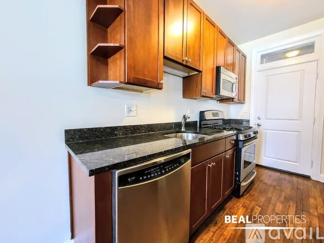 Chicago Condo: 740 W Addison St