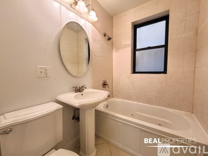 Chicago Condo: 740 W Addison St