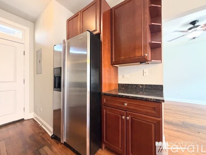 Chicago Condo: 740 W Addison St