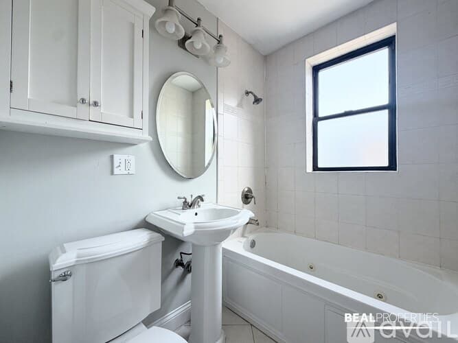 Chicago Condo: 740 W Addison St