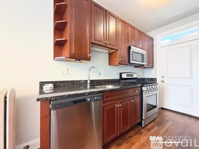 Chicago Condo: 740 W Addison St