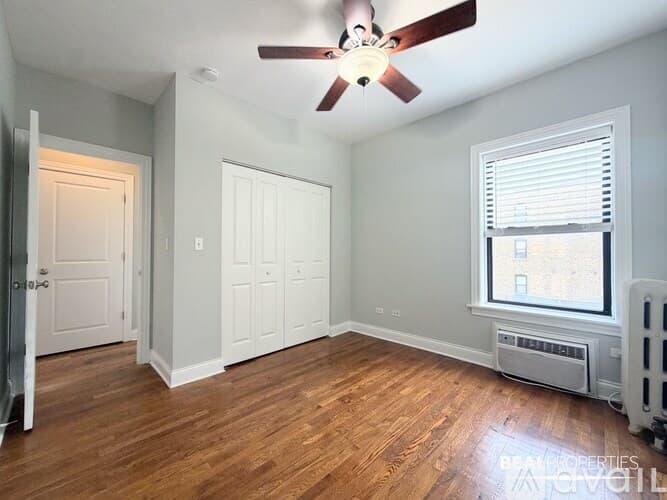 Chicago Condo: 740 W Addison St