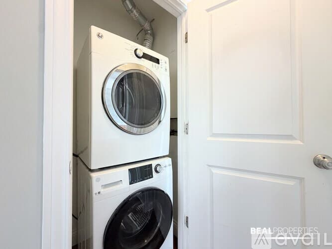 Chicago Condo: 740 W Addison St