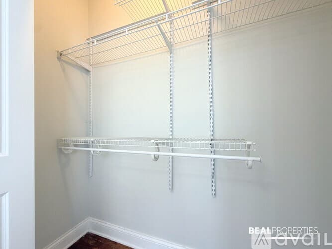 Chicago Condo: 740 W Addison St
