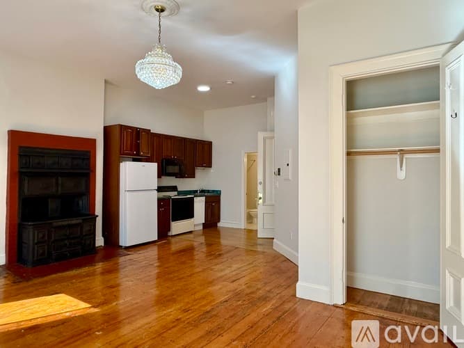 Boston Apartment: 141 Beacon St
