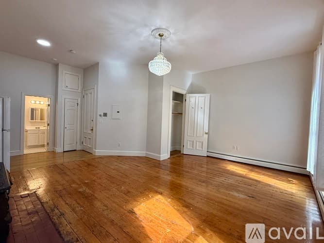 Boston Apartment: 141 Beacon St