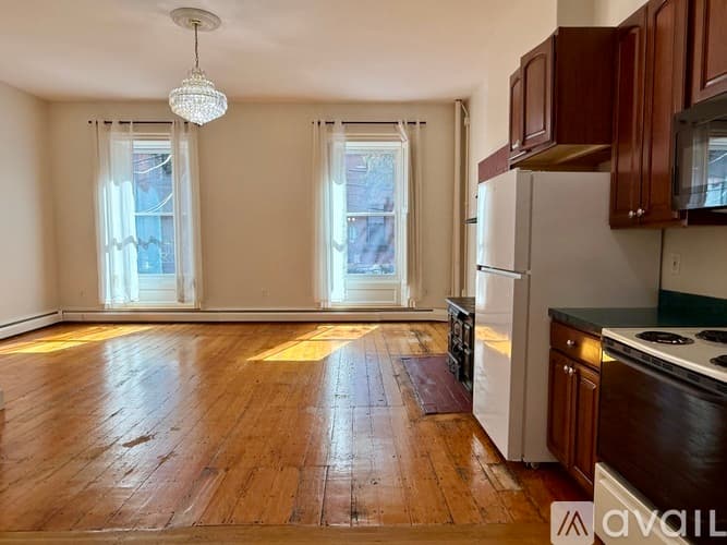 Boston Apartment: 141 Beacon St
