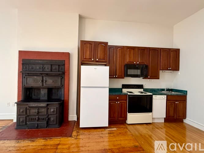 Boston Apartment: 141 Beacon St