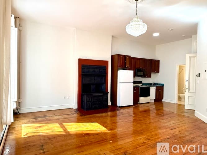 Boston Apartment: 141 Beacon St