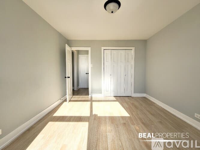 Chicago Condo: 445 W Wellington Ave