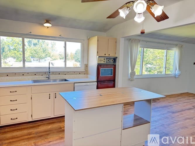 Ballwin House: 1211 Fieldhurst Drive