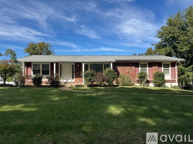 Ballwin House: 1211 Fieldhurst Drive