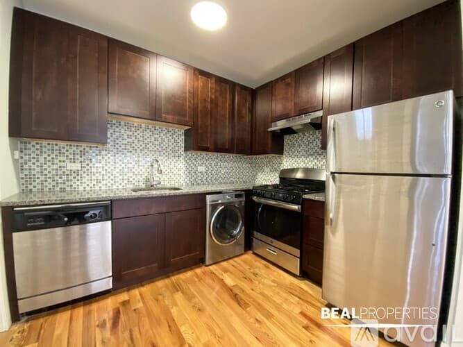 Winnetka Condo: 545 Chestnut St