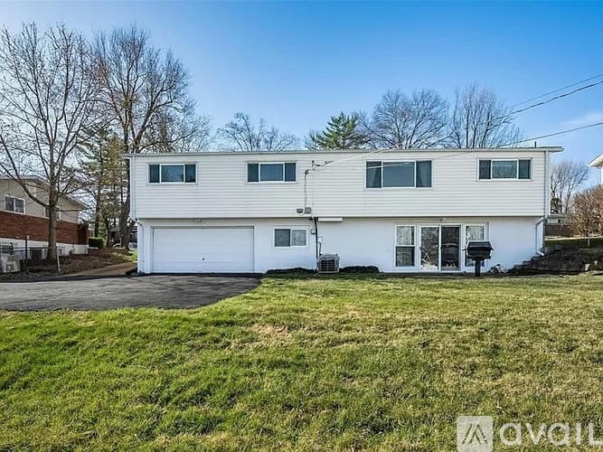 Ballwin House: 1211 Fieldhurst Drive