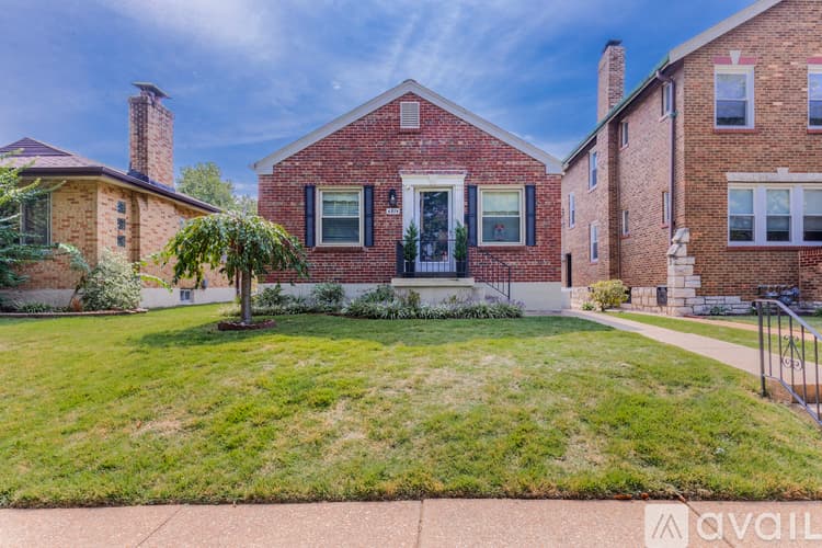 St. Louis House: 4974 Potomac St