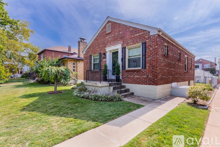 St. Louis House: 4974 Potomac St