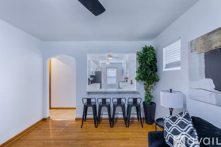 St. Louis House: 4974 Potomac St