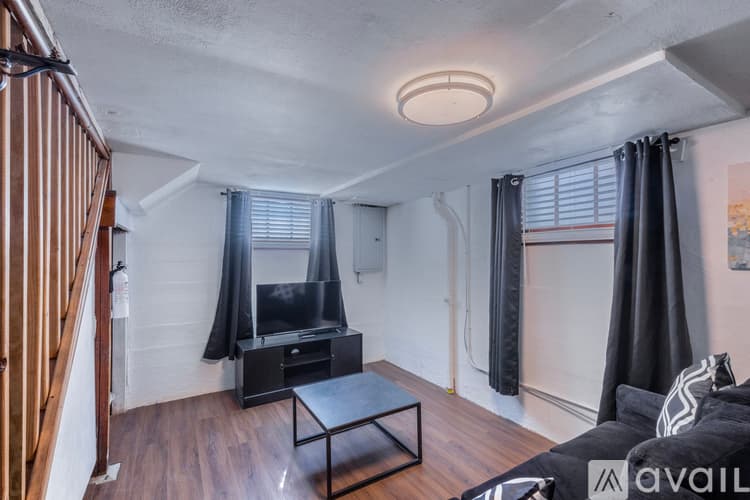 St. Louis House: 4974 Potomac St