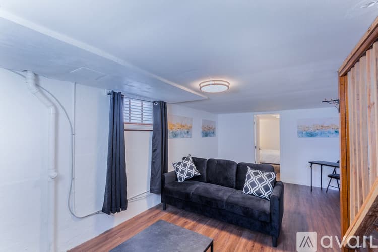 St. Louis House: 4974 Potomac St