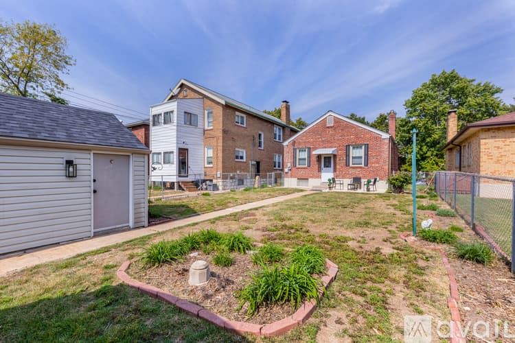 St. Louis House: 4974 Potomac St