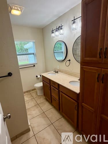 Largo House: 114 Lake Avenue Southeast