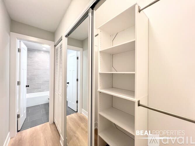 Chicago Apartment: 452 W Oakdale Ave