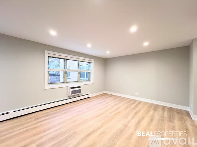 Chicago Apartment: 452 W Oakdale Ave