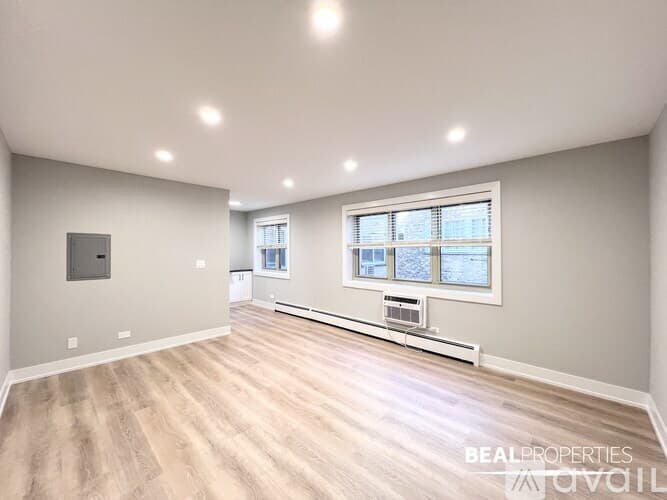 Chicago Apartment: 452 W Oakdale Ave