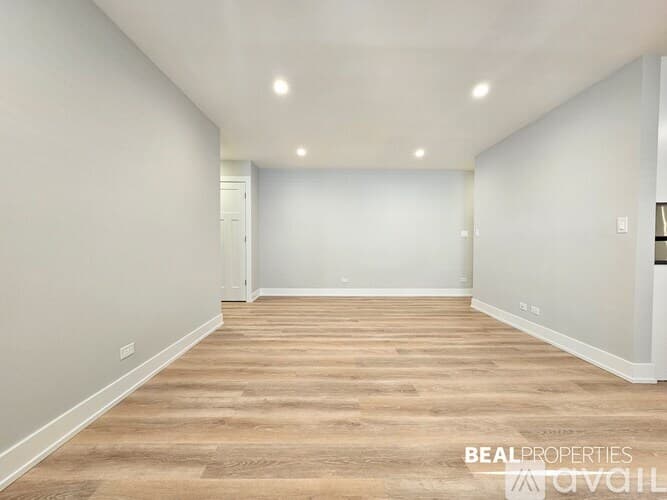 Chicago Condo: 452 W Oakdale Ave