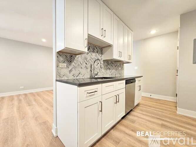 Chicago Condo: 452 W Oakdale Ave