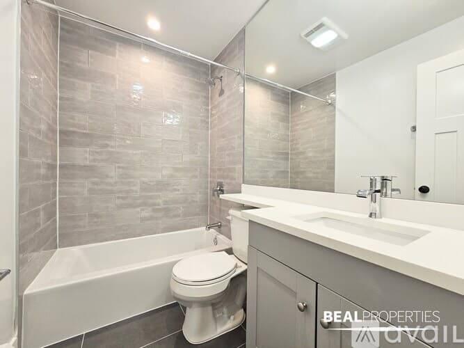 Chicago Condo: 452 W Oakdale Ave